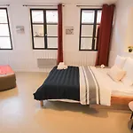 Heart Of The Old Town - Loft Style Ap