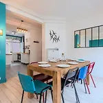 Beautiful Apartment With Balcony 4 Bedrooms!