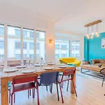 Beautiful Apartment With Balcony 4 Bedrooms!