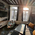 La Petite Place De La Porte De Gand