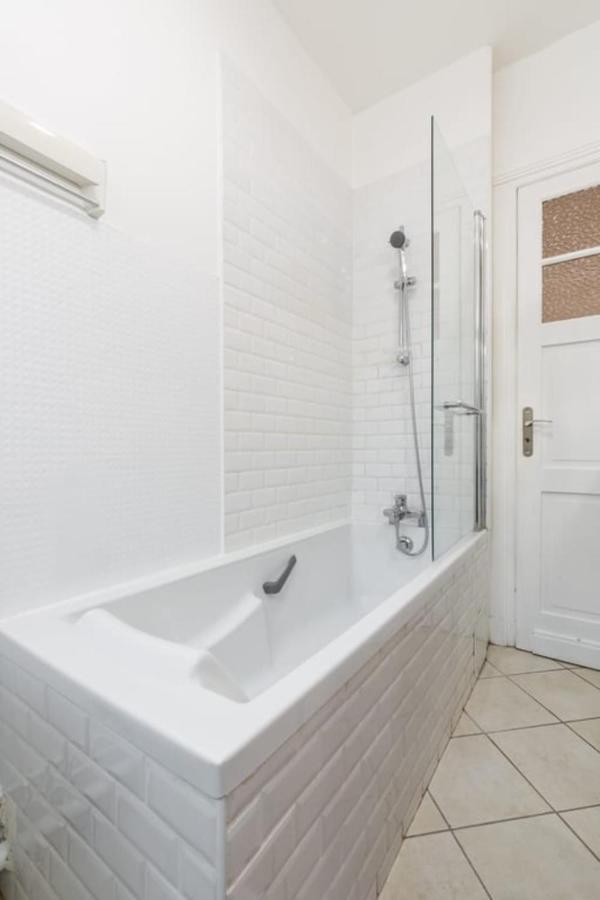 Beautiful With Balcony 4 Bedrooms! Apartment