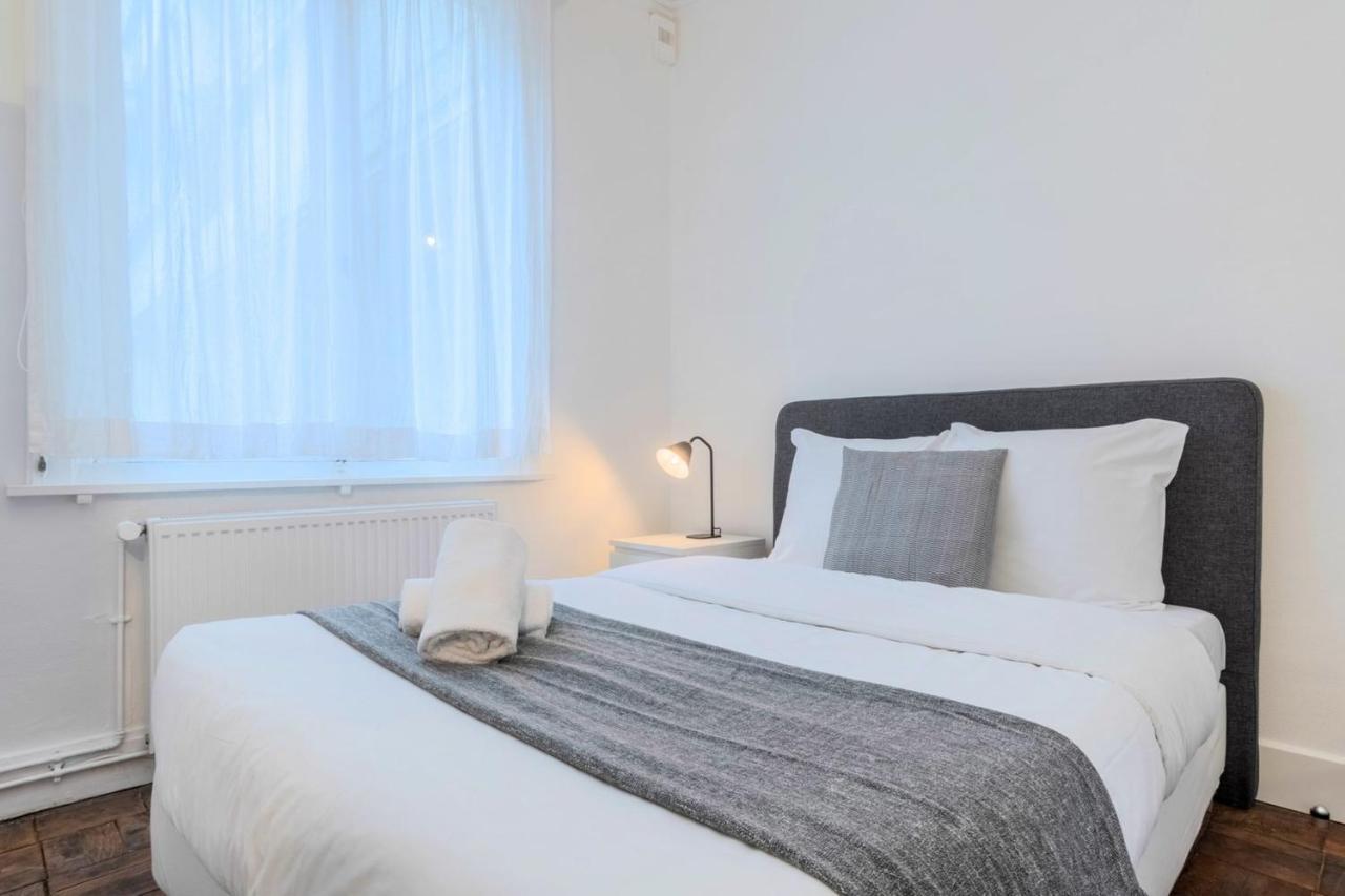 Beautiful With Balcony 4 Bedrooms! Apartment *