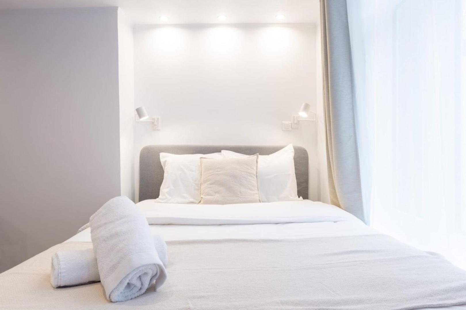 Old - Ideally Located ! Appartement