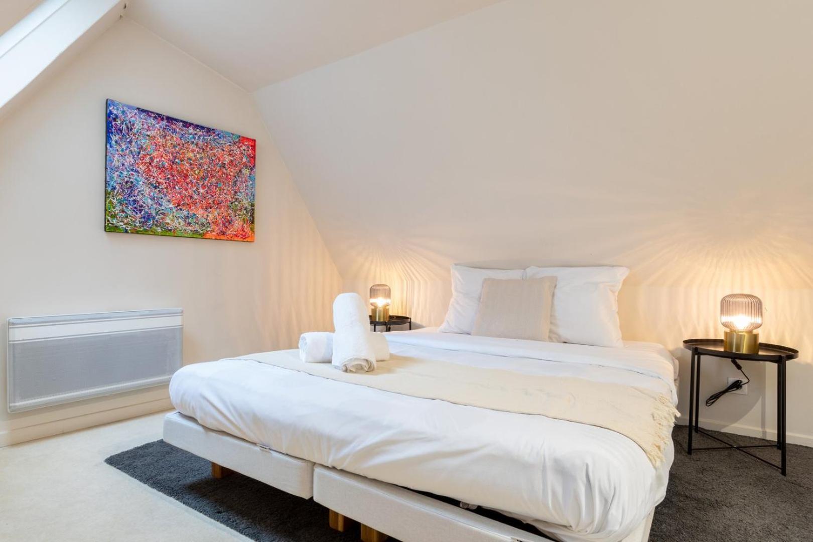 Old - Superb 2 Bedrooms. Apartment