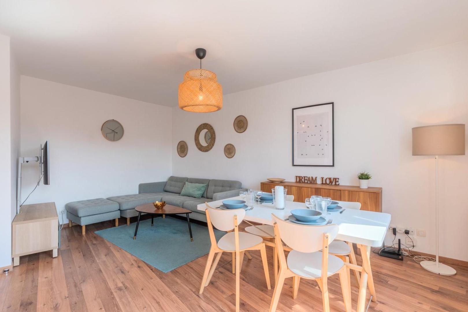 Apartment Quiet 1 Bedroom Parking Old *