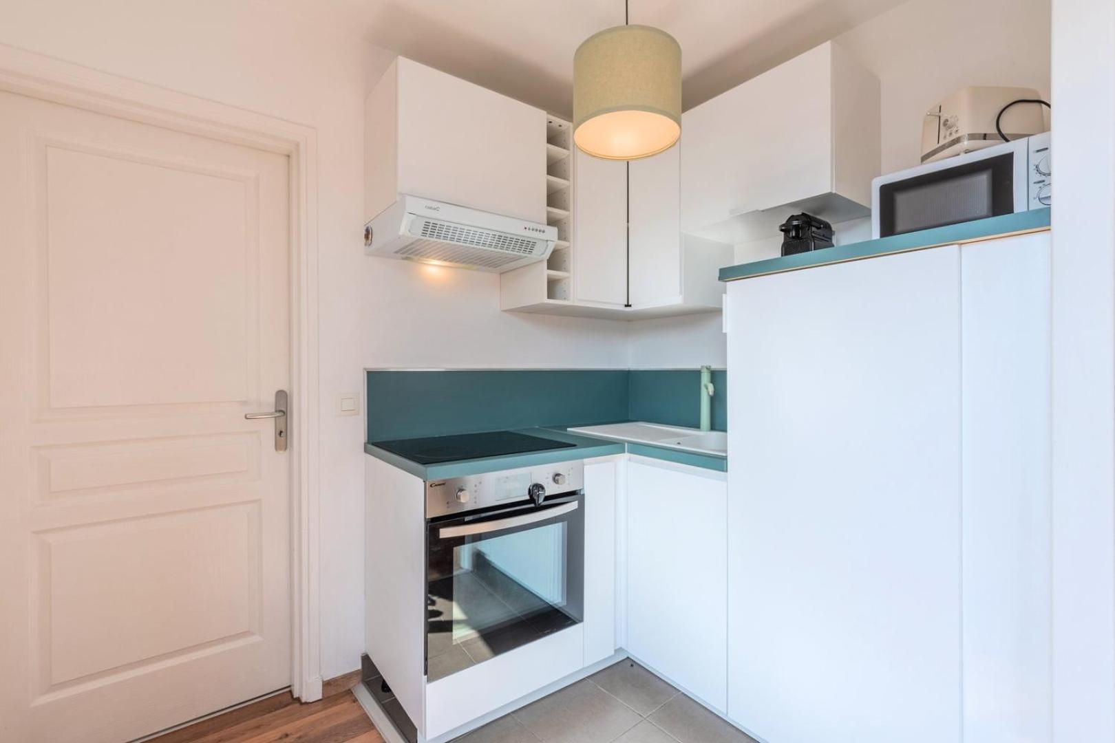 Quiet 1 Bedroom Parking Old Apartment