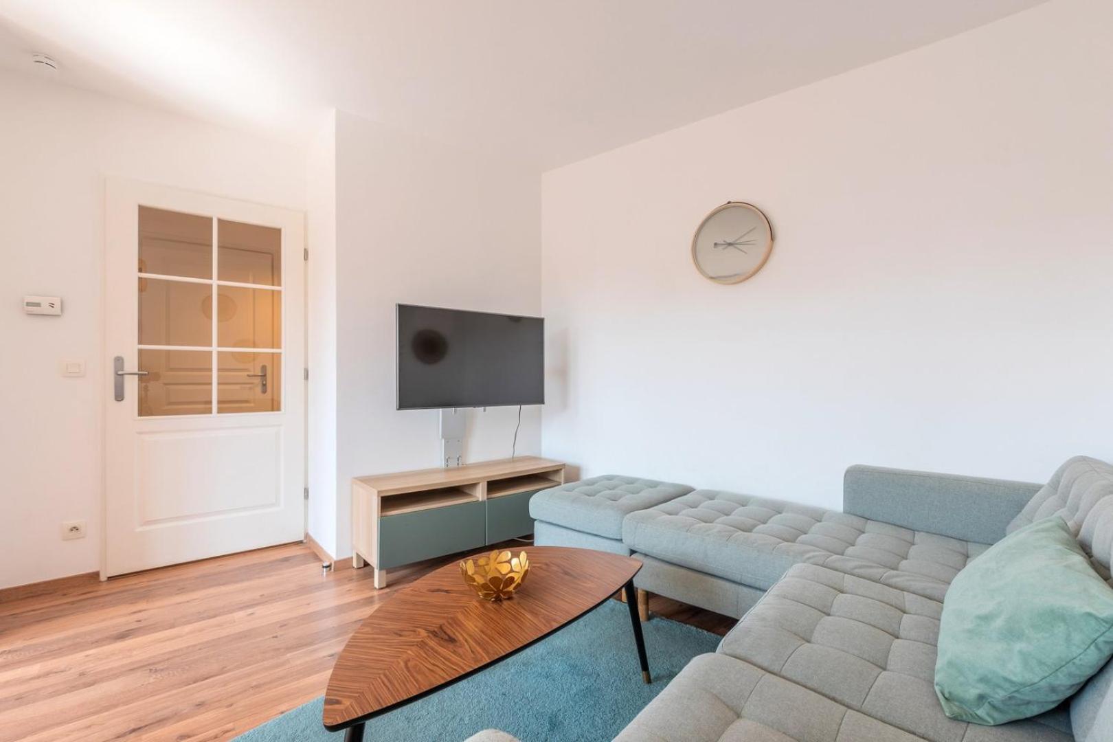 Quiet 1 Bedroom Parking Old *