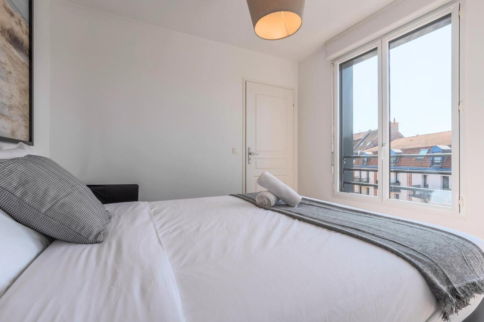 Apartment Quiet 1 Bedroom Parking Old *