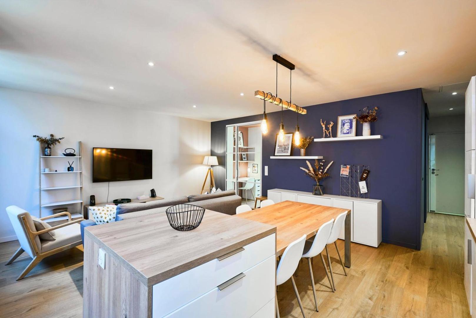 With Parking In The Heart Of Old Apartment