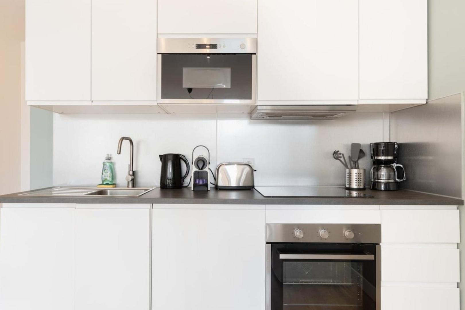Center - 4 Bedroom Duplex Apartment! Apartment
