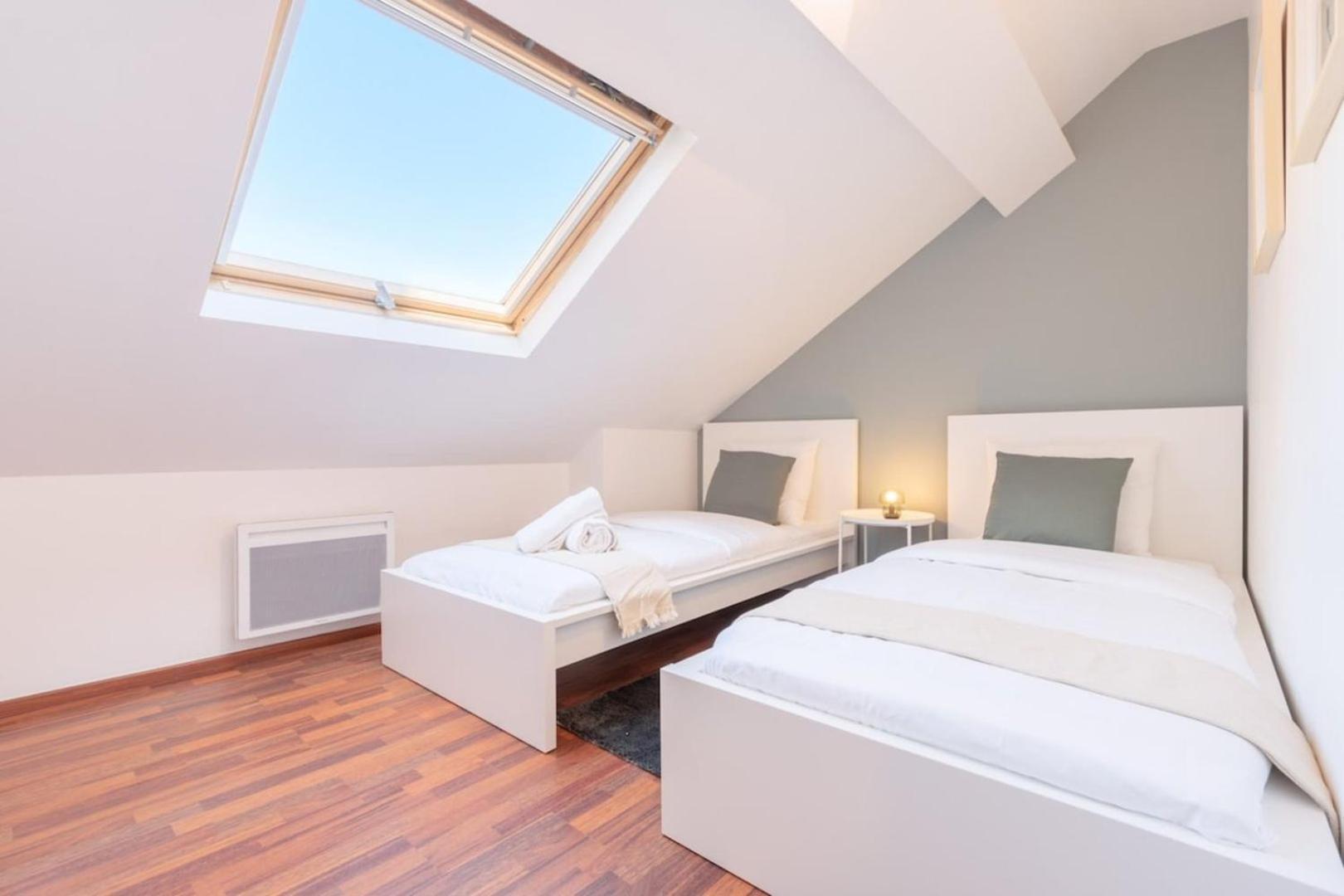 Apartment Center - 4 Bedroom Duplex Apartment! Lille