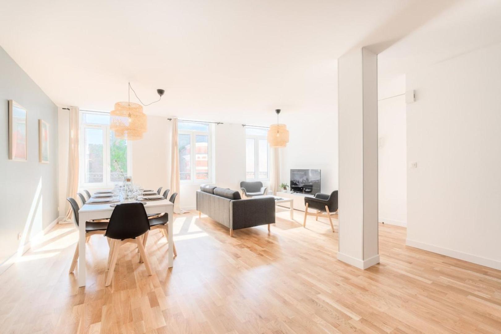 Apartment Center - 4 Bedroom Duplex Apartment!