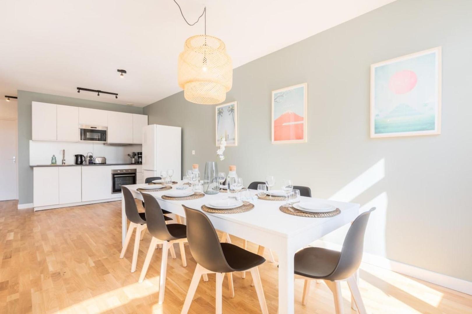 Center - 4 Bedroom Duplex Apartment!