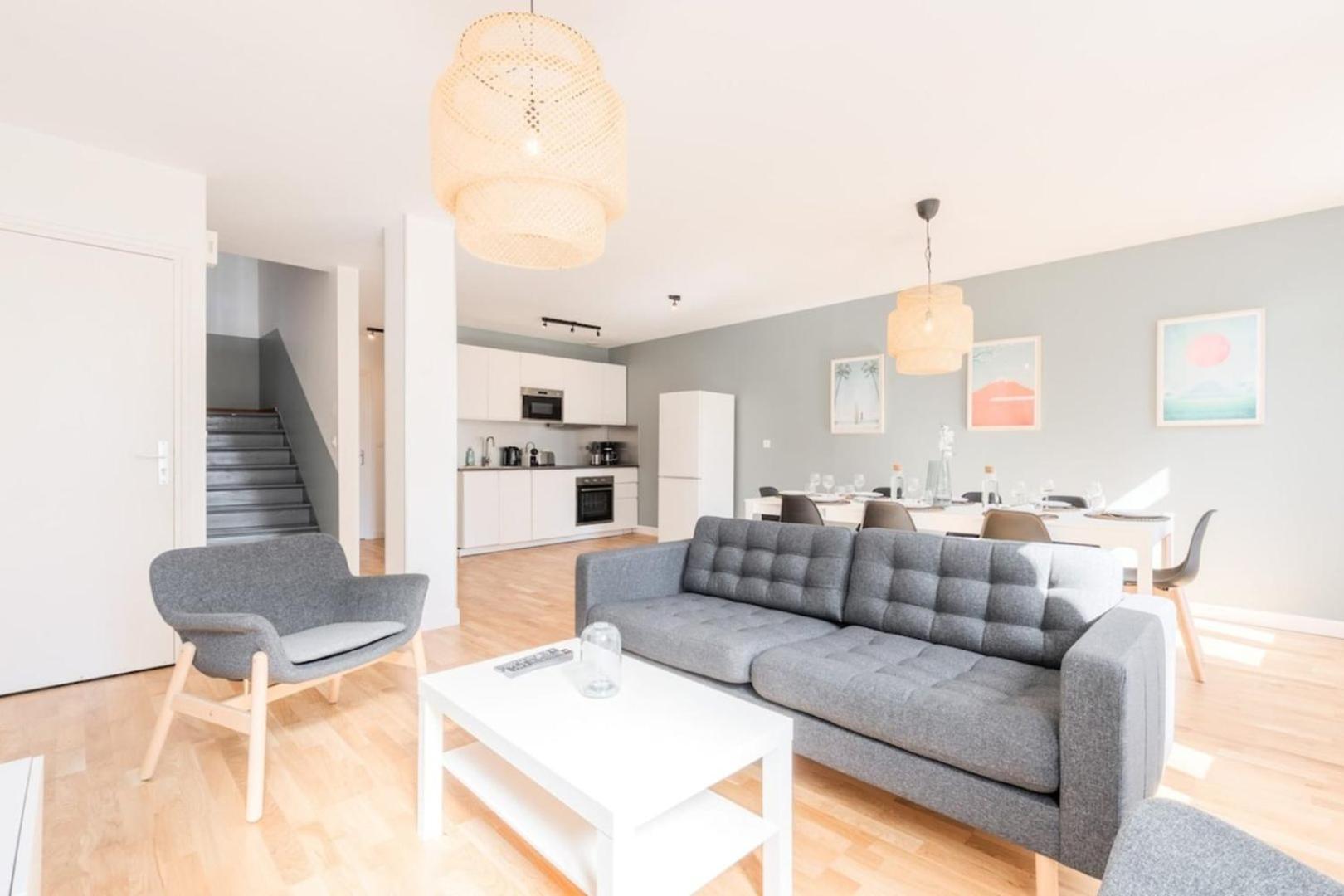 Center - 4 Bedroom Duplex Apartment! Apartment *