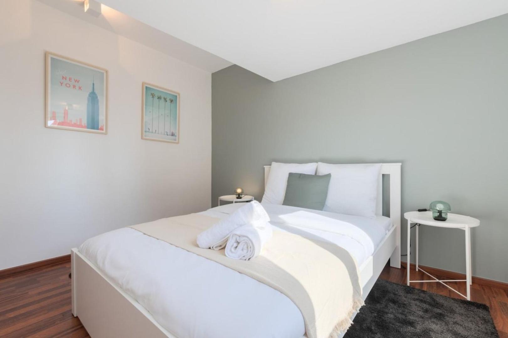 Apartment Center - 4 Bedroom Duplex Apartment!