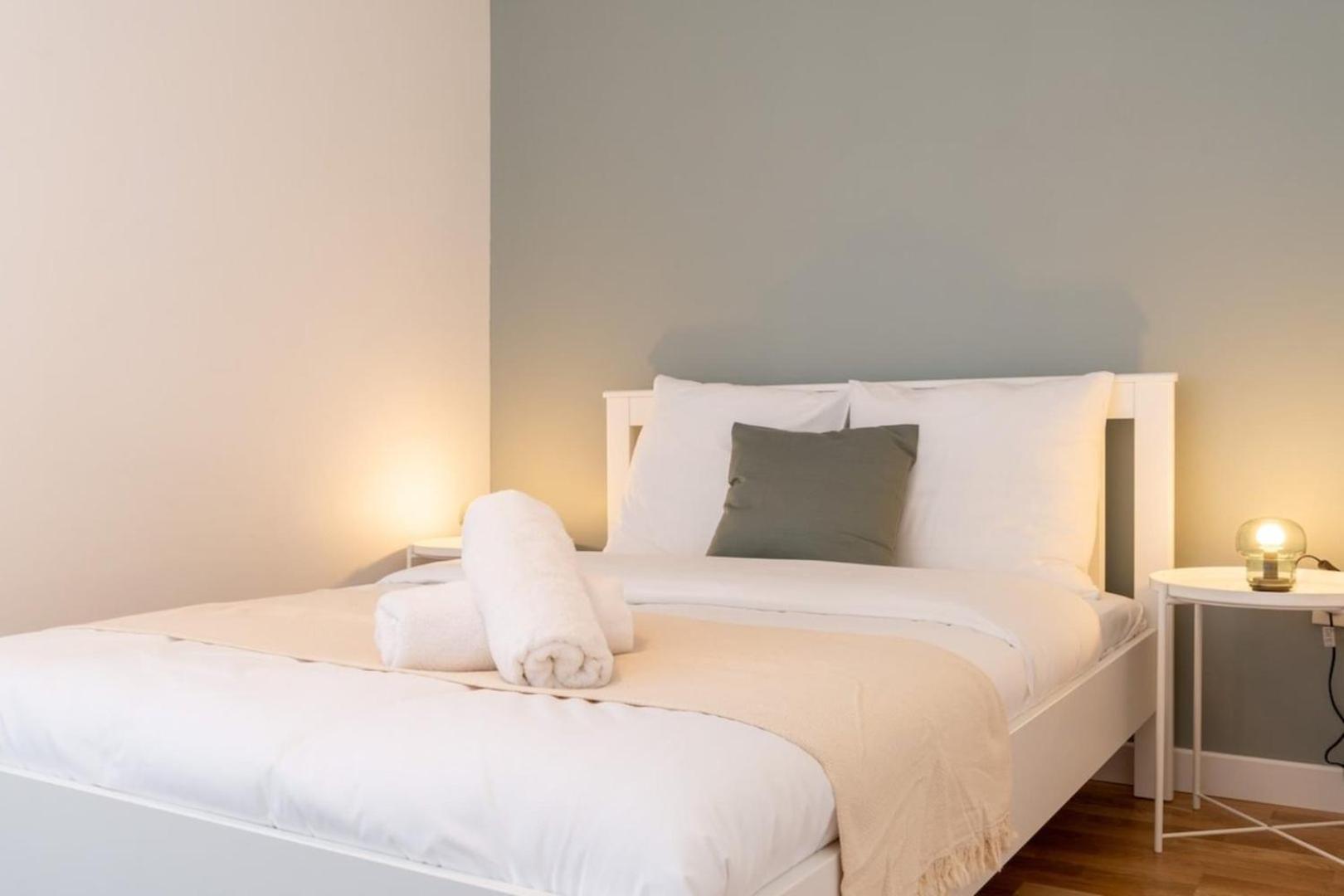 Center - 4 Bedroom Duplex Apartment! *