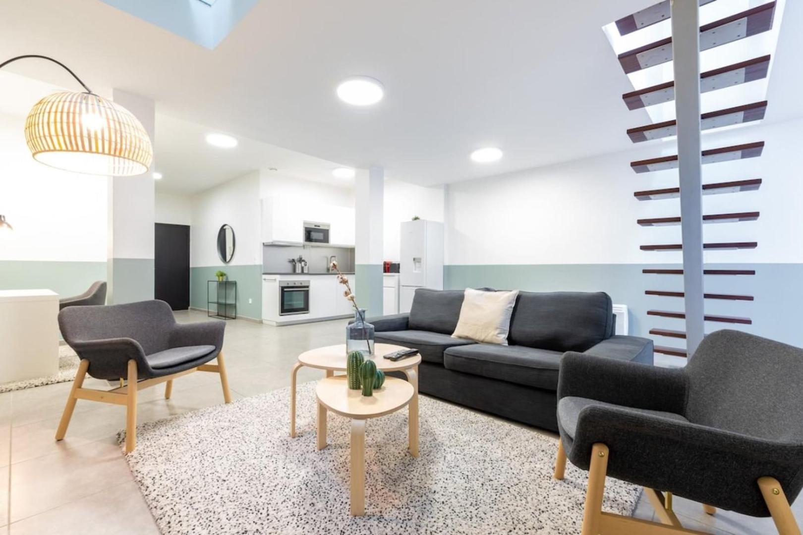 Apartment Center - 4 Bedroom Duplex Apartment!