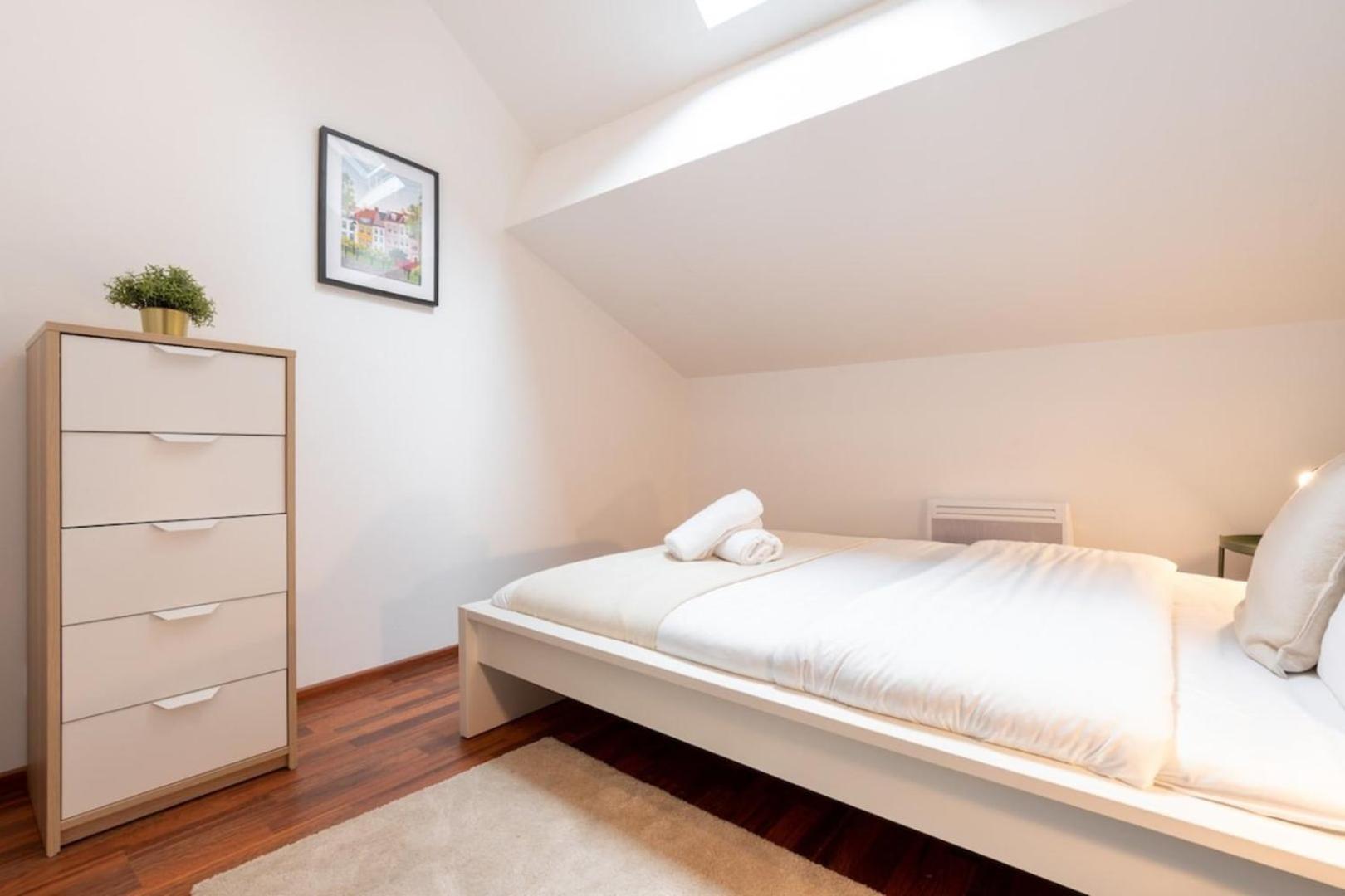 Center - 4 Bedroom Duplex Apartment! Lille