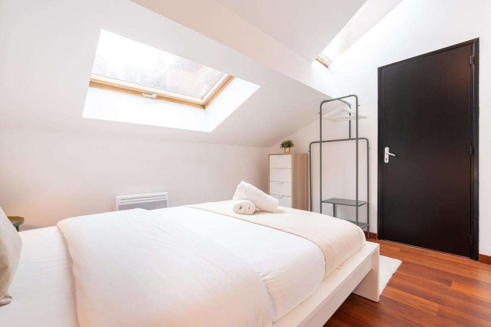 Center - 4 Bedroom Duplex Apartment!