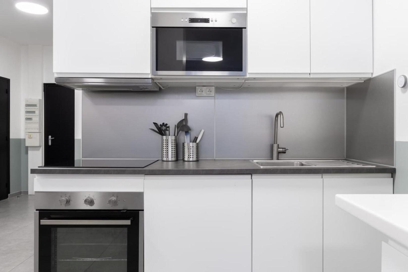 Apartment Center - 4 Bedroom Duplex Apartment! *