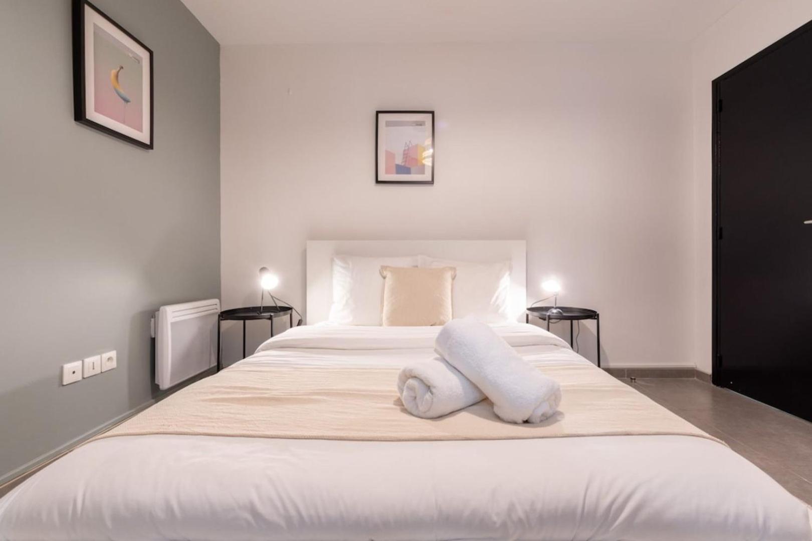 Center - 4 Bedroom Duplex Apartment! Apartment *