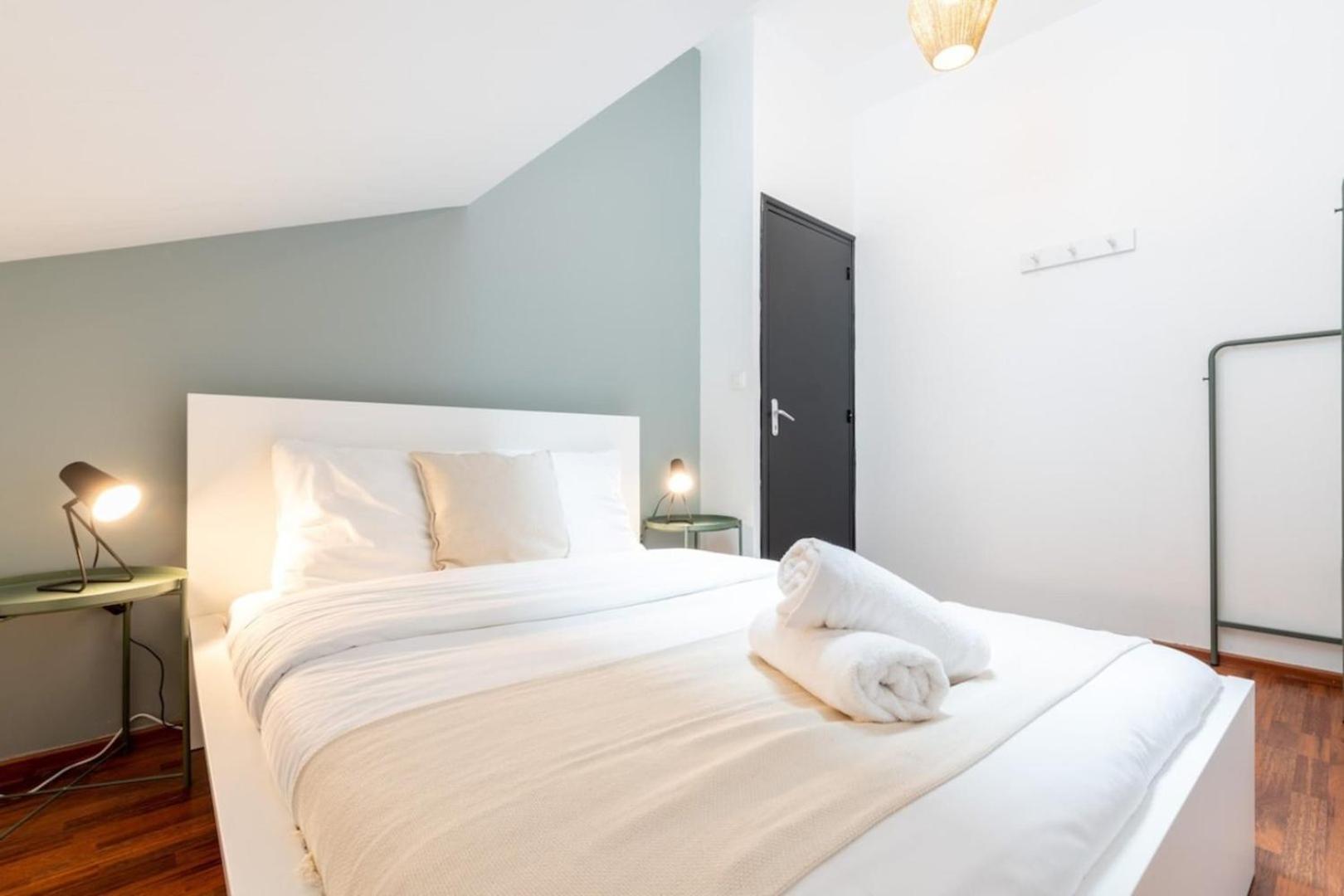 Center - 4 Bedroom Duplex Apartment! Apartment Lille