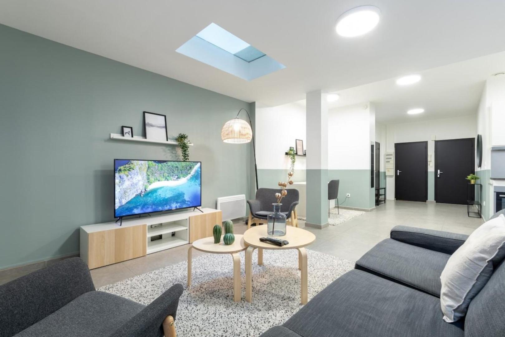Center - 4 Bedroom Duplex Apartment! *