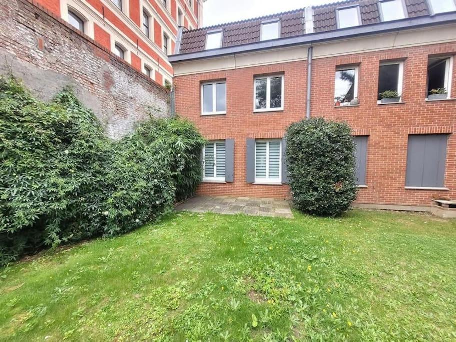 De 90m² Situe Dans Le Vieux-lille. Appartement *