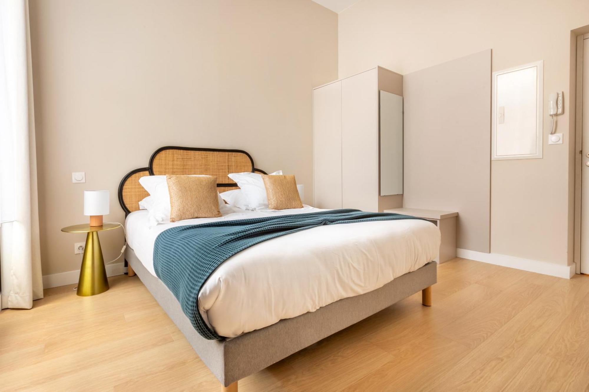 Au Qui Dort - Gare Aparthotel *
