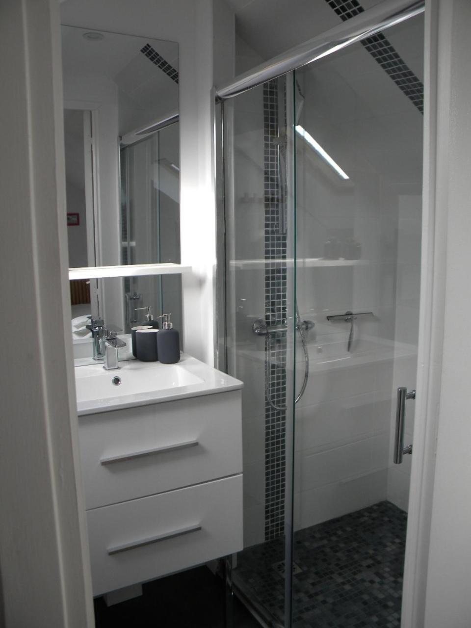 - Proche Metro - Stationnement Gratuit Appartement *