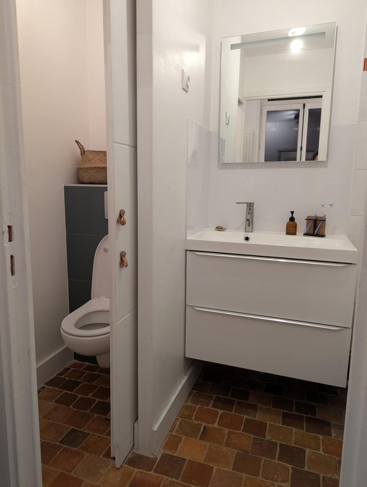 Charming T2 With Balcony In Lille-centre *