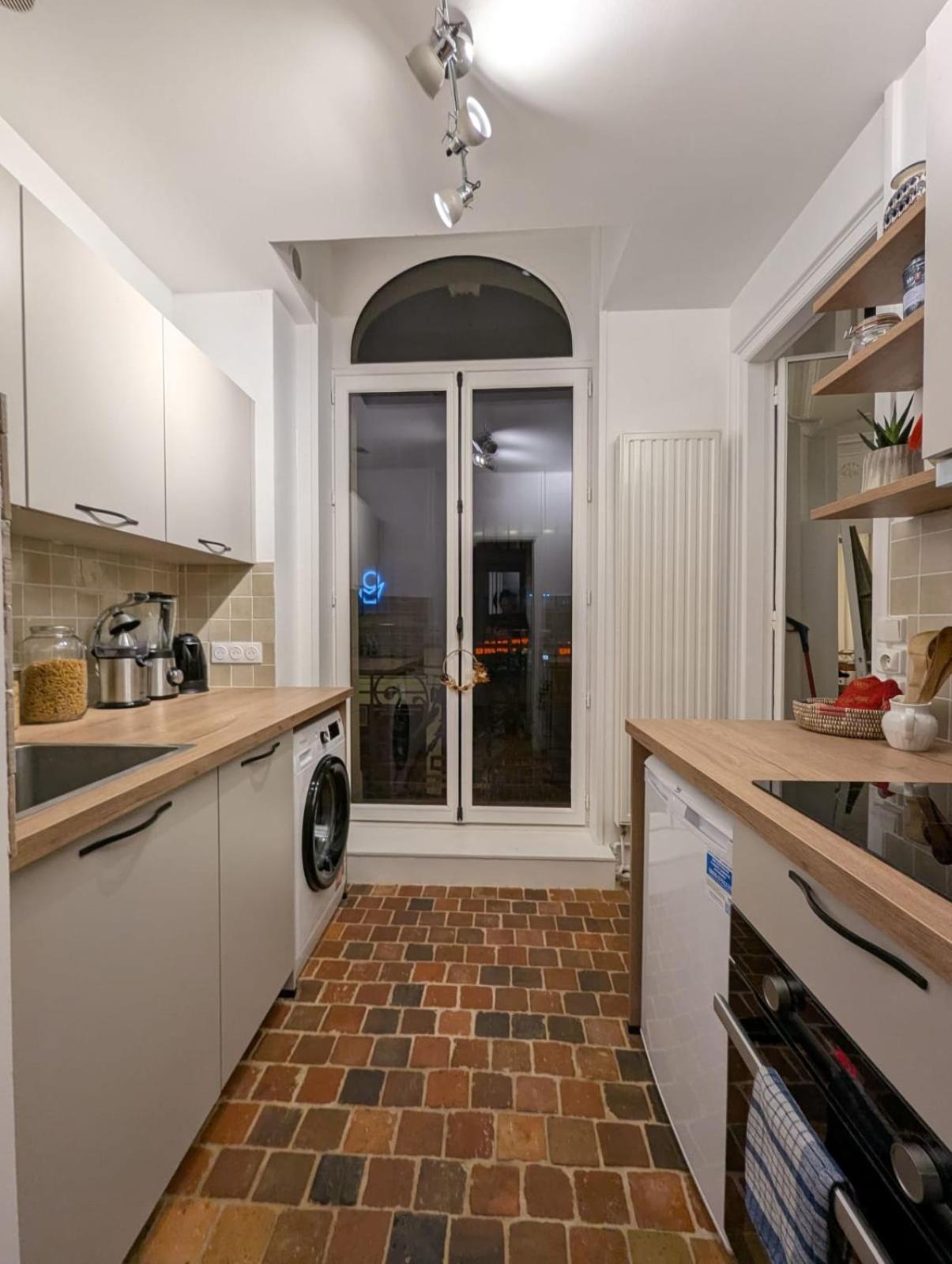 Charming T2 With Balcony In Lille-centre *