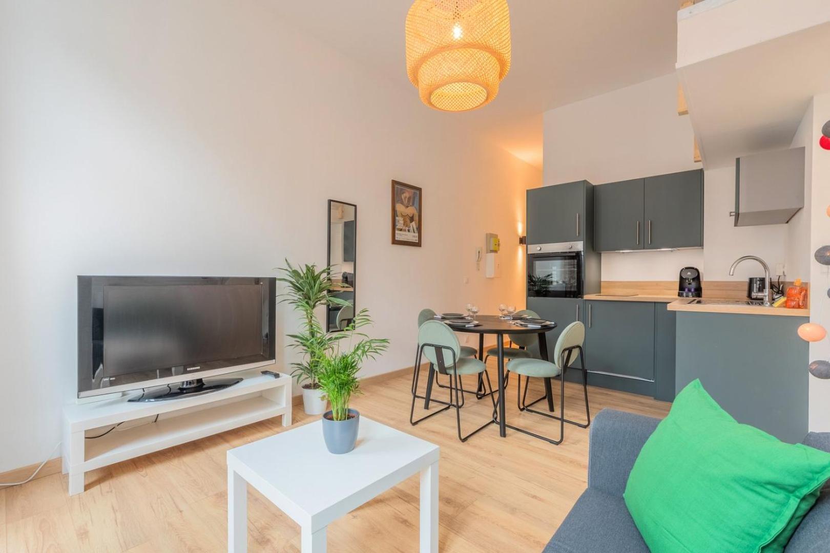1 Bedroom Near Catholic * Lille