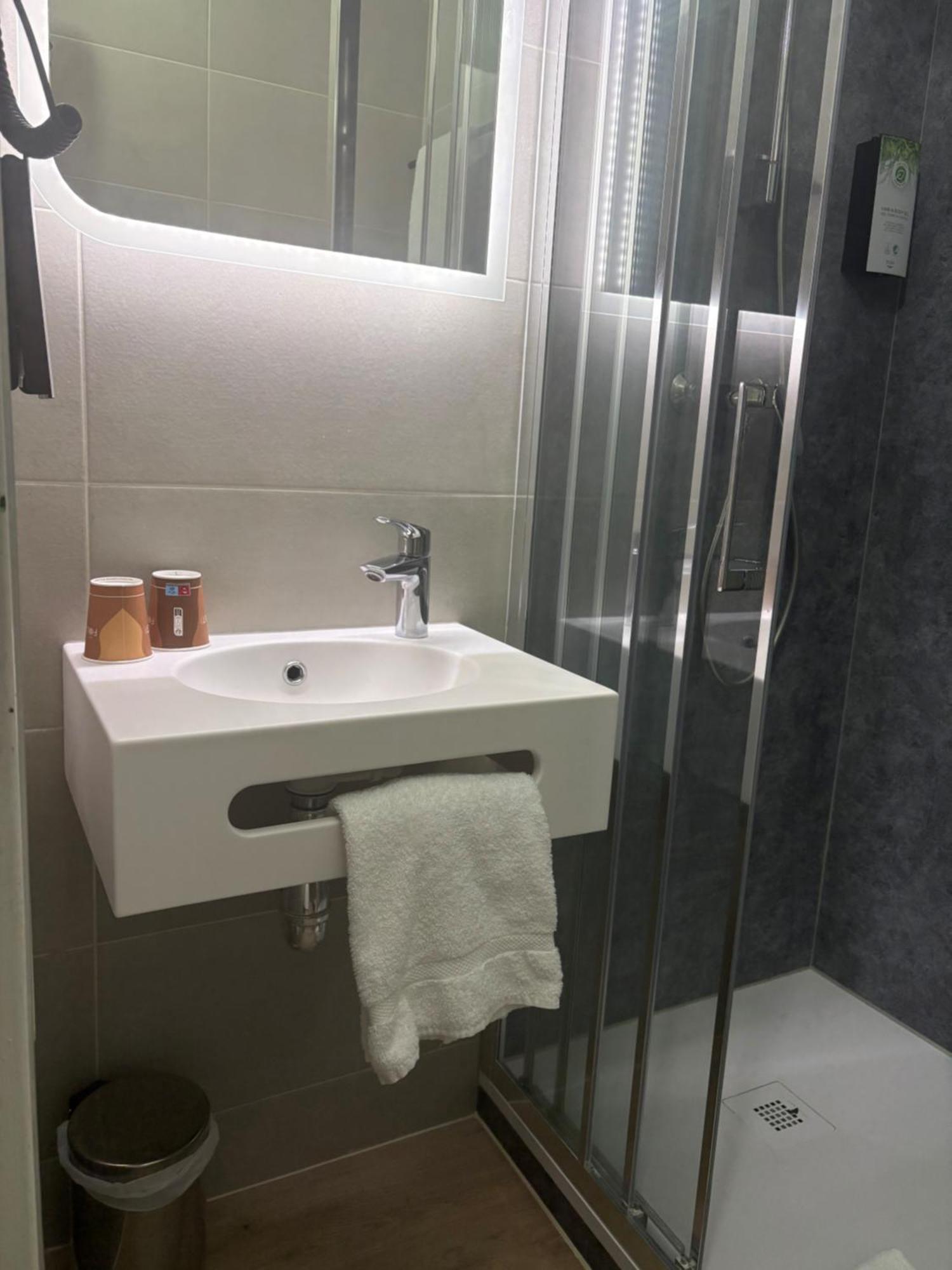 Kyriad Gare - Grand Palais Hotel 3*