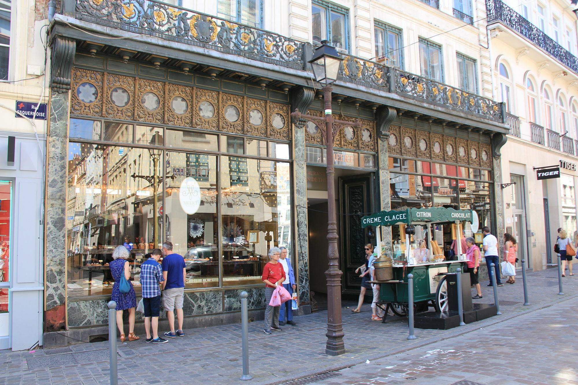 Escalille Le Voltaire