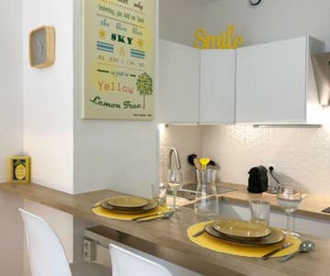 Yellow Lemon Tree - Centre - Parking *