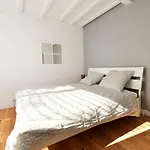 Escale De 80 M2 Avec Cour Et Parking