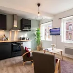 Hypercentre Stations Superb Apartment!