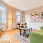 2 Bedroom Apartment 2 Min From The Train Stations!