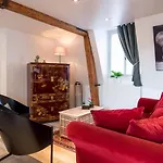 2 Bedroom Apartment In The Heart Of The Old Town