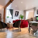 2 Bedroom Apartment In The Heart Of The Old Town