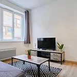 Quiet One-Bedroom Flat Close To The Metro