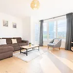 Beautiful Apartment Equipped Near Train Parking