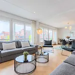 Large 130 M² 4-Bedroom Apartment