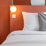 Large 130 M² 4-Bedroom Apartment