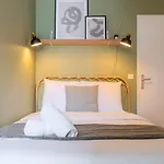 Europe/Flandres Stations Apartment With Balcony!