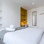 Bright 3-Bedroom 2-Bathroom Flat