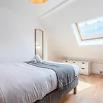 Bright 3-Bedroom 2-Bathroom Flat