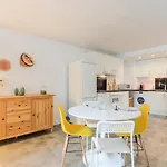 Spacious Apartment W Private Parking In Old Lille
