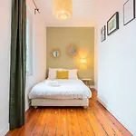 2-Bedroom Apartment Near Metro